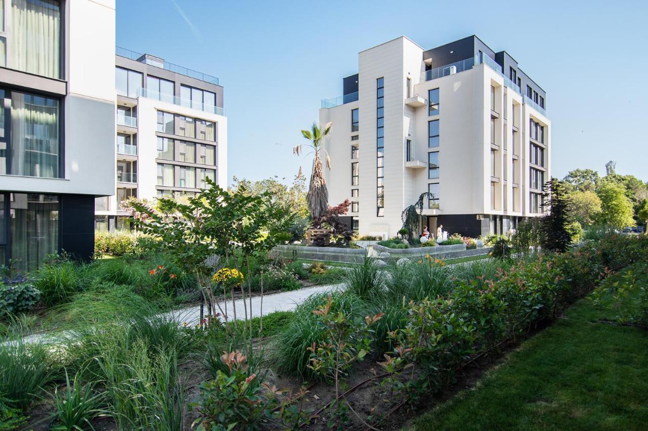 Sea Flats With Parking And Pool In Azur Residence セインツ・コンスタンティン＆ヘレナ エクステリア 写真