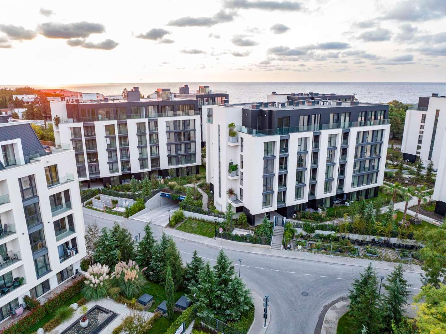 Sea Flats With Parking And Pool In Azur Residence セインツ・コンスタンティン＆ヘレナ エクステリア 写真