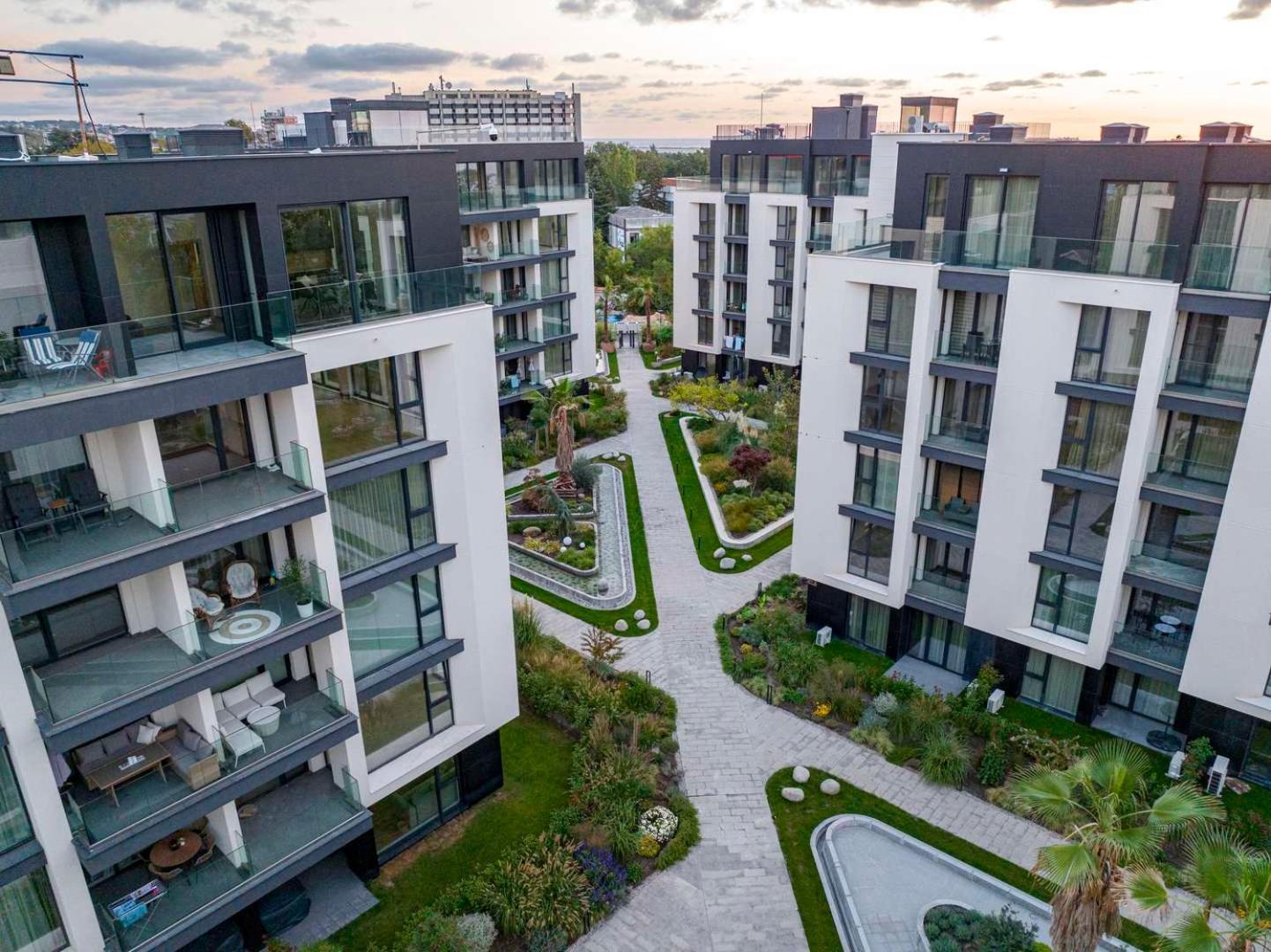 Sea Flats With Parking And Pool In Azur Residence セインツ・コンスタンティン＆ヘレナ エクステリア 写真